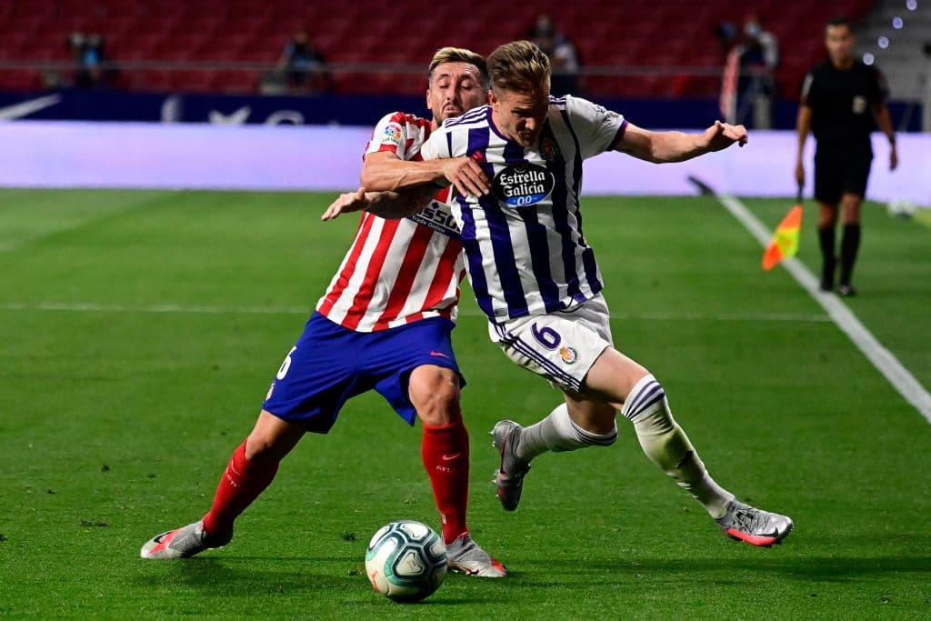 Héctor Herrera sale a la marca del lateral español Raúl García.