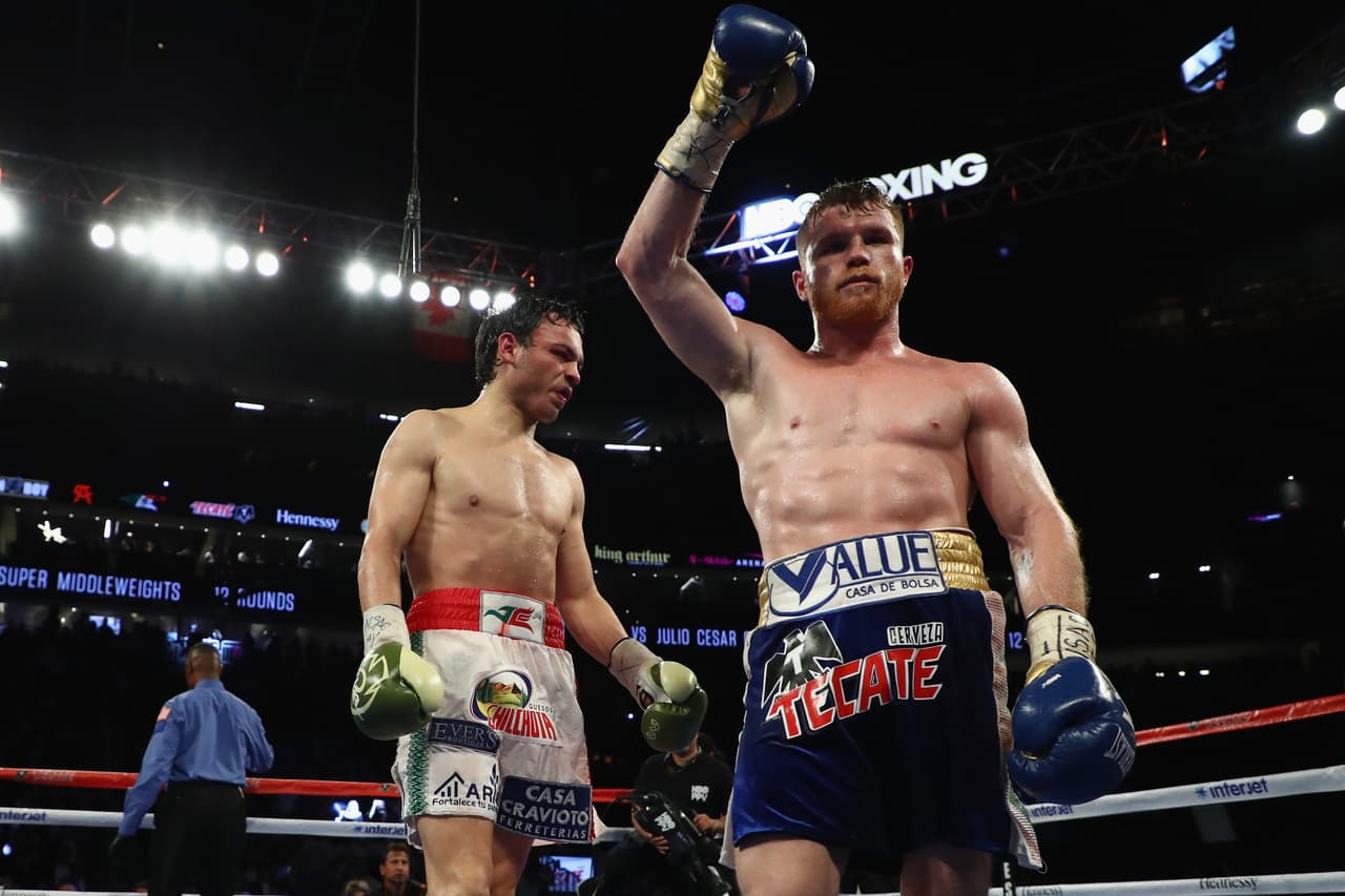 Te acercamos a los golpes que se dieron Saúl 'Canelo' Álvarez en contra de Julio César Chávez Jr., imágenes que te harán sentir en el ring.