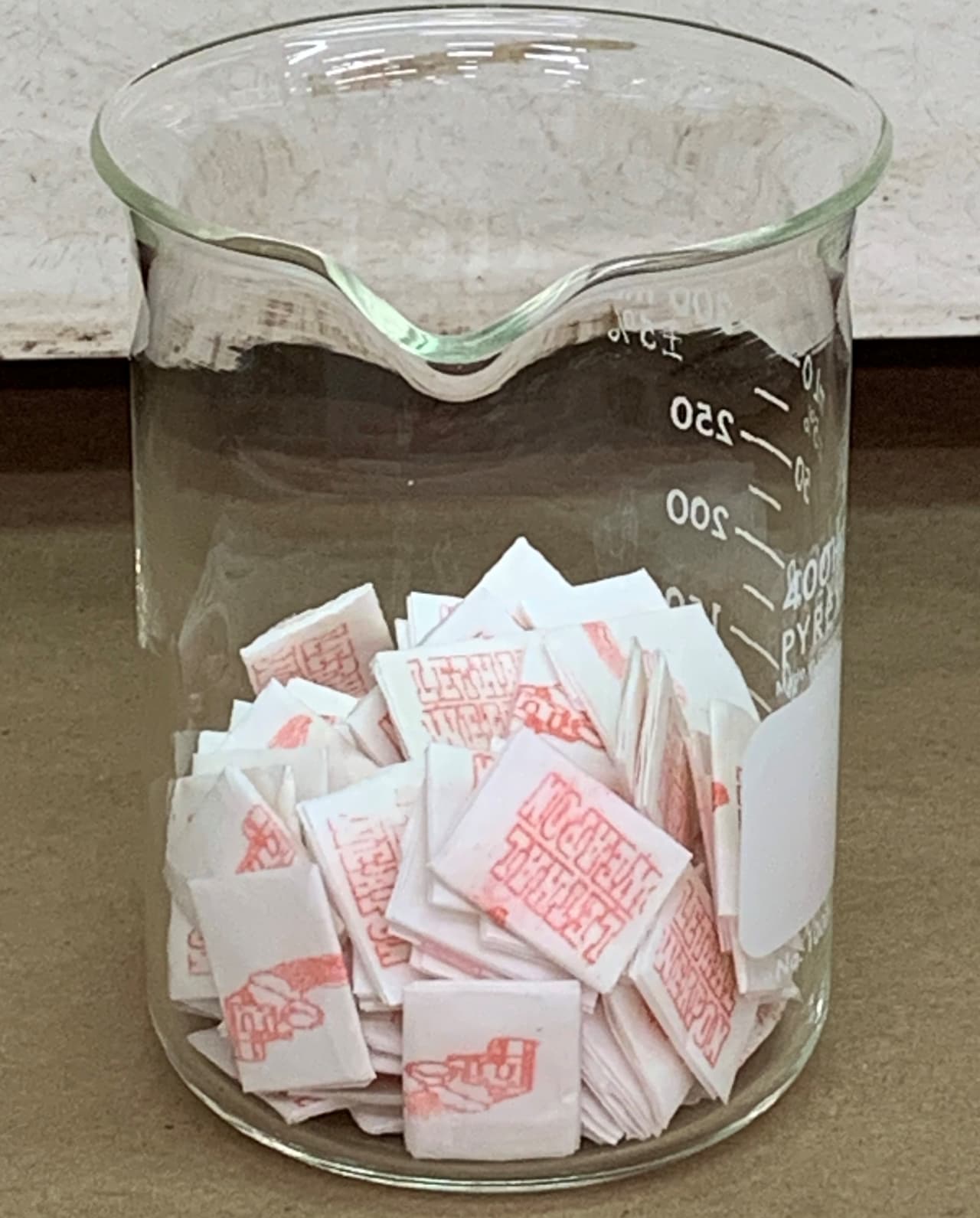 Estos paquetes de fentanilo, marcados "Lethal Weapon," fueron confiscados por la DEA en Nueva York.