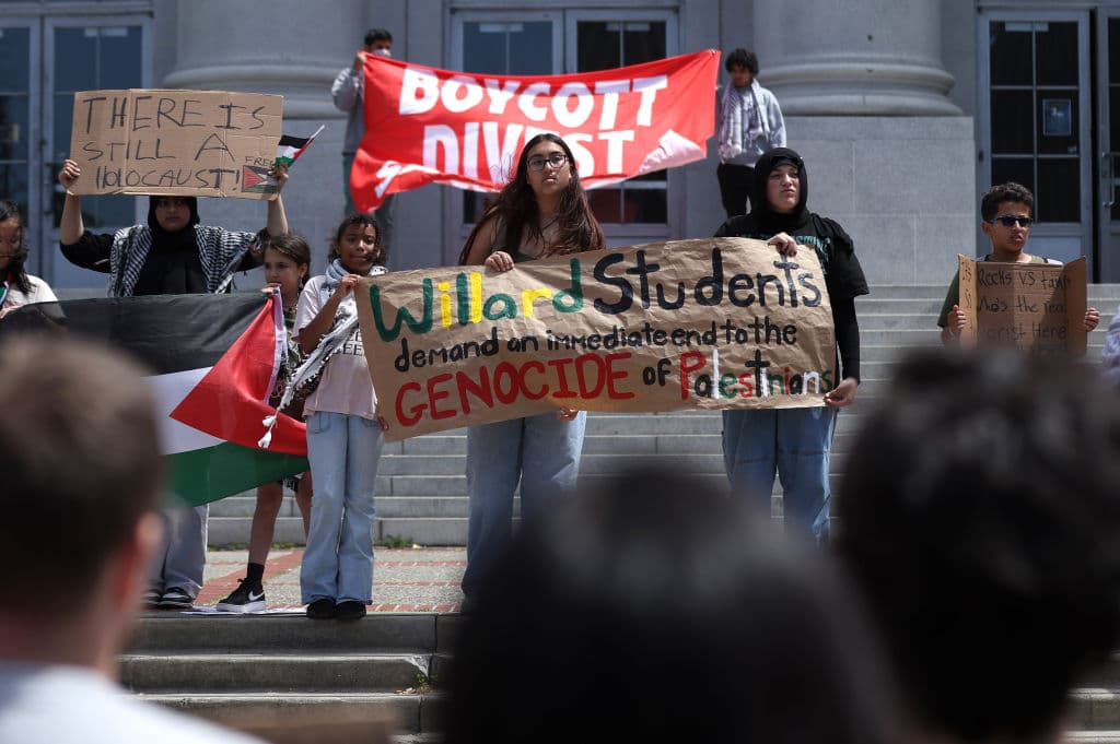 La protesta de manifestantes pro Palestina crece día a día en la Universidad de California en Berkeley.