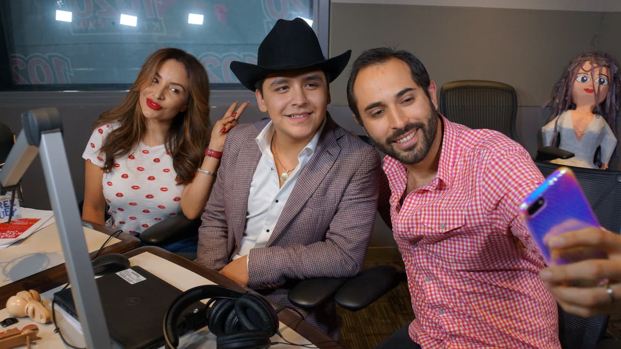 Christian Nodal se metió al Free-guey show y presentó su nuevo disco 'Me Dejé Llevar'.