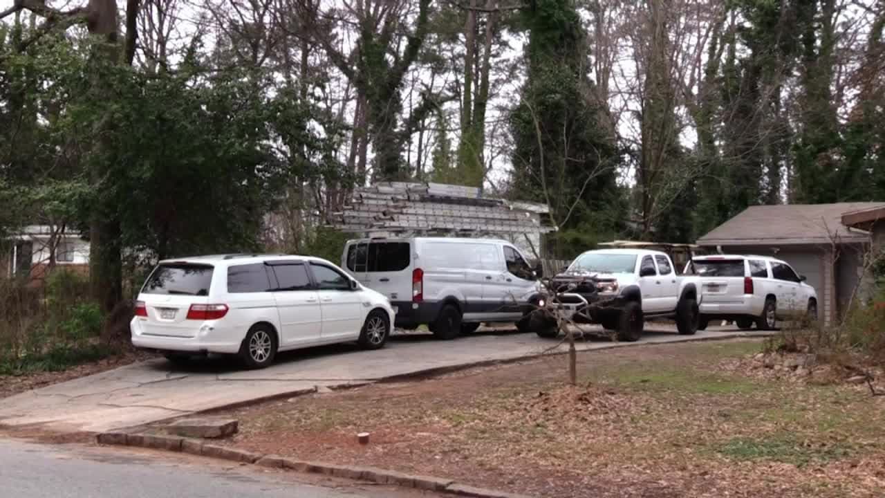 Indigna petición contra camionetas de trabajo en ciudad de mayoría hispana