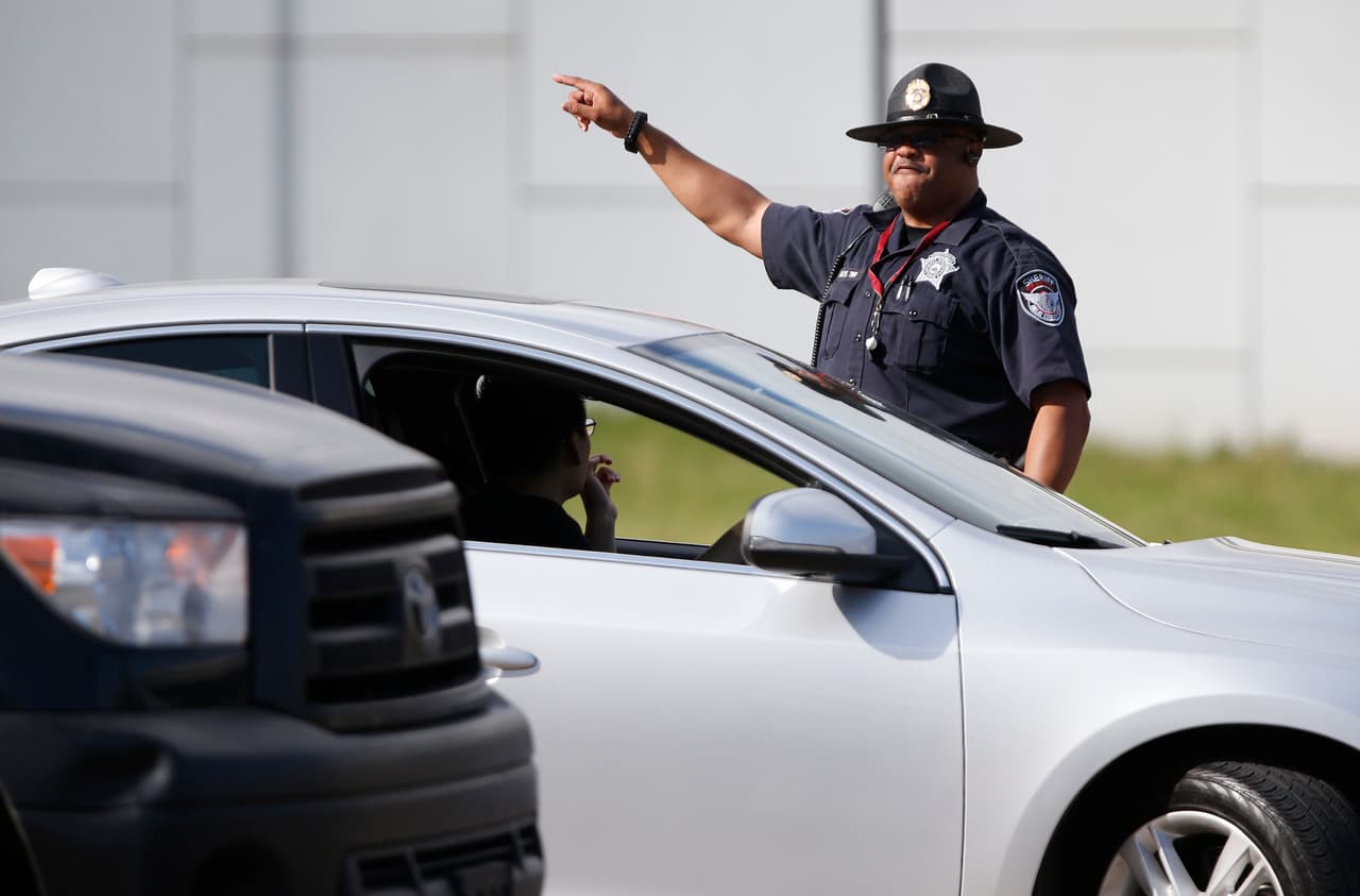 Sin embargo,
<b> si la policía cree que su auto contiene evidencia de un crimen, puede registrarlo sin su permiso.</b>