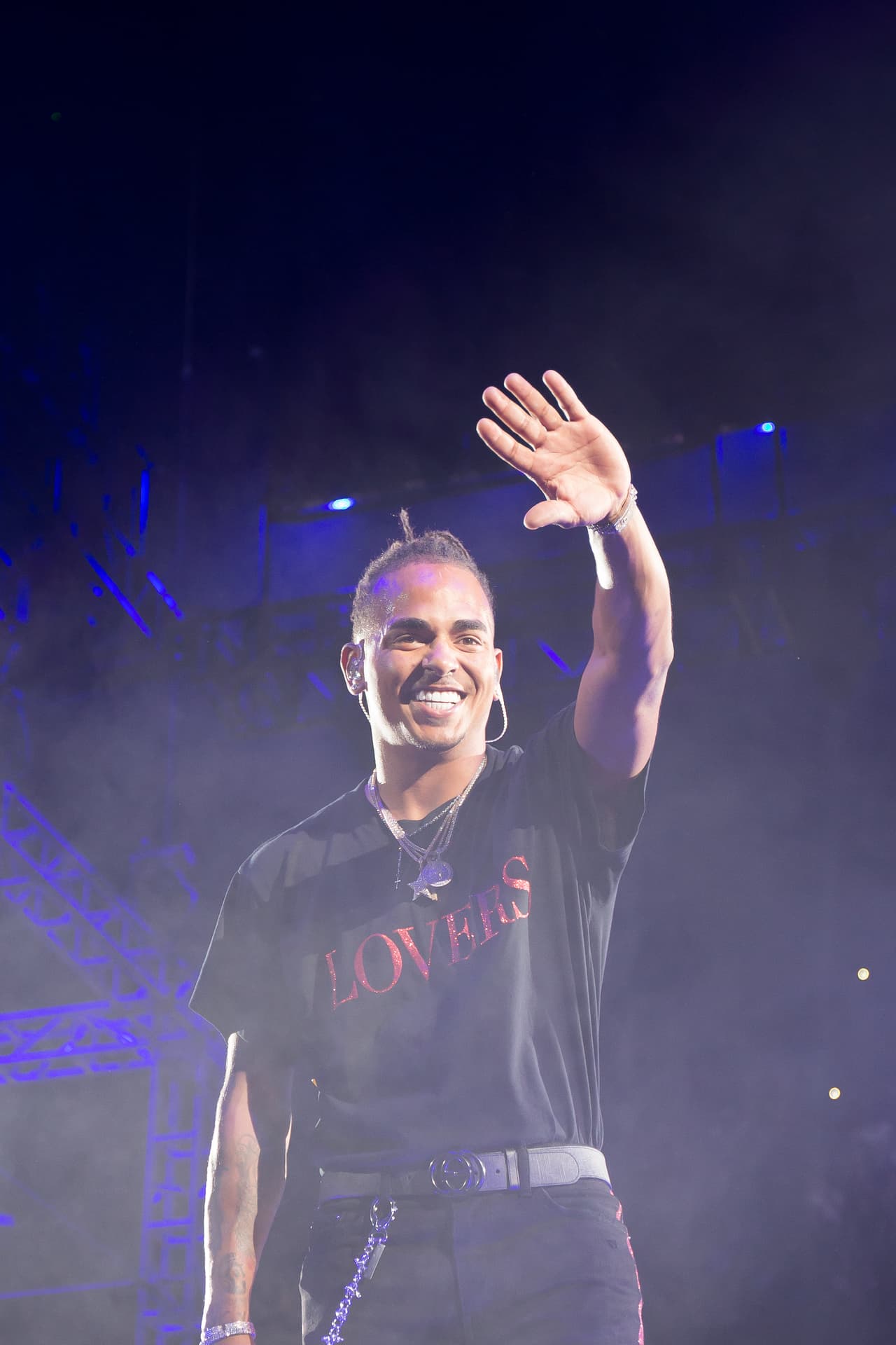 Además de cantarle a los que asistieron, ‘El negrito de ojos claros’ compartió con el público, y recibió de cerca el cariño de sus fanáticos.