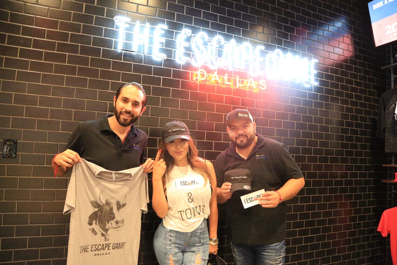 Los tres locutores se fueron a las calles de Dallas y tuvieron la oportunidad de conocer algunos de sus seguidores.