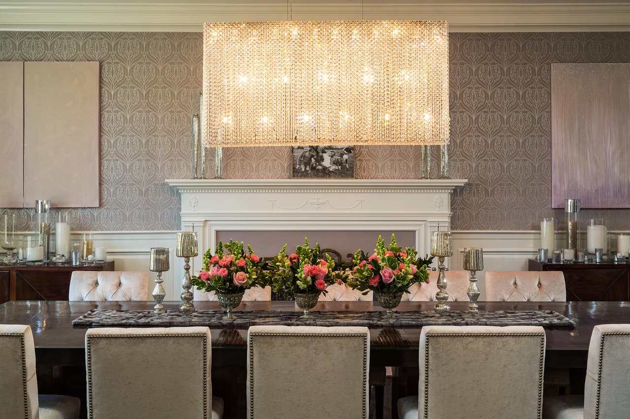 En total, la casa tiene 13 habitaciones y el mismo número de baños. ¡Puro lujo!