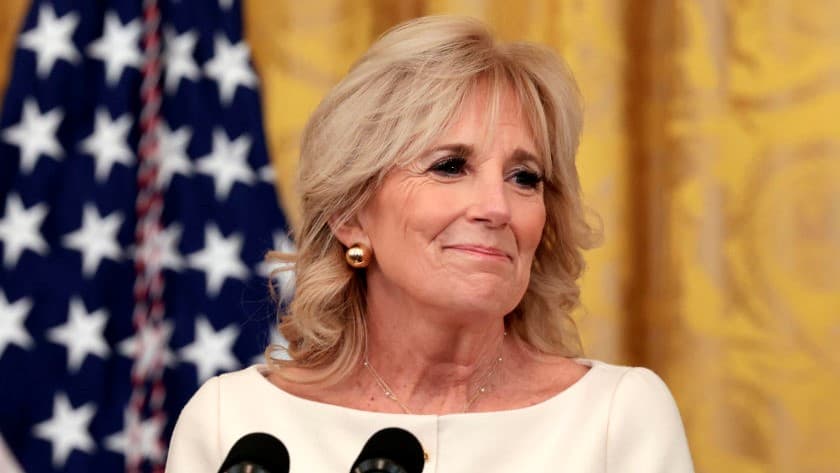 Jill Biden se disculpa por hablar de "tacos" y "bodegas" cuando trataba de alabar a los hispanos