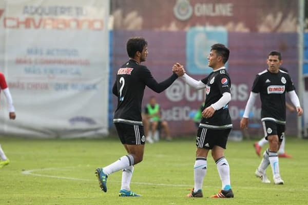 Las Chivas golearon al Necaxa en amistoso