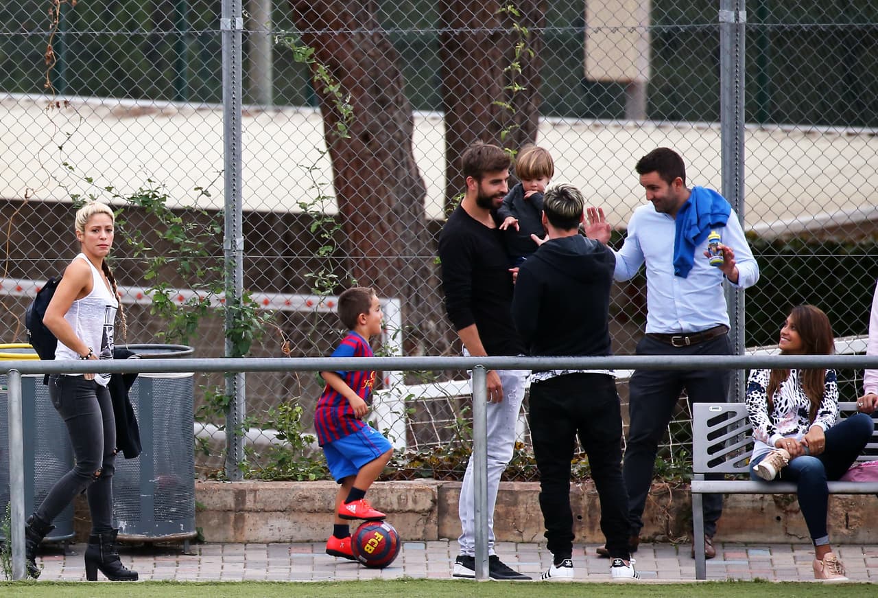 Messi platicando con el nene.