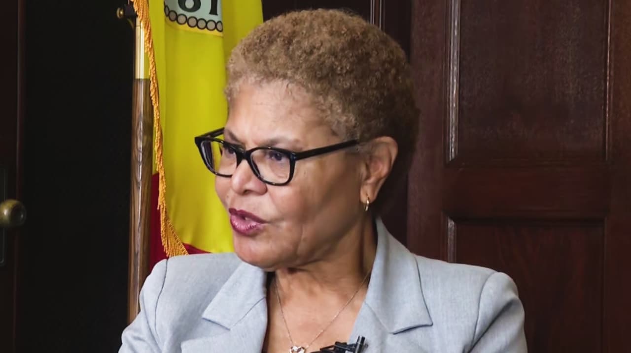 Karen Bass responde a críticas por tensión migratoria y preparativos rumbo al Mundial
