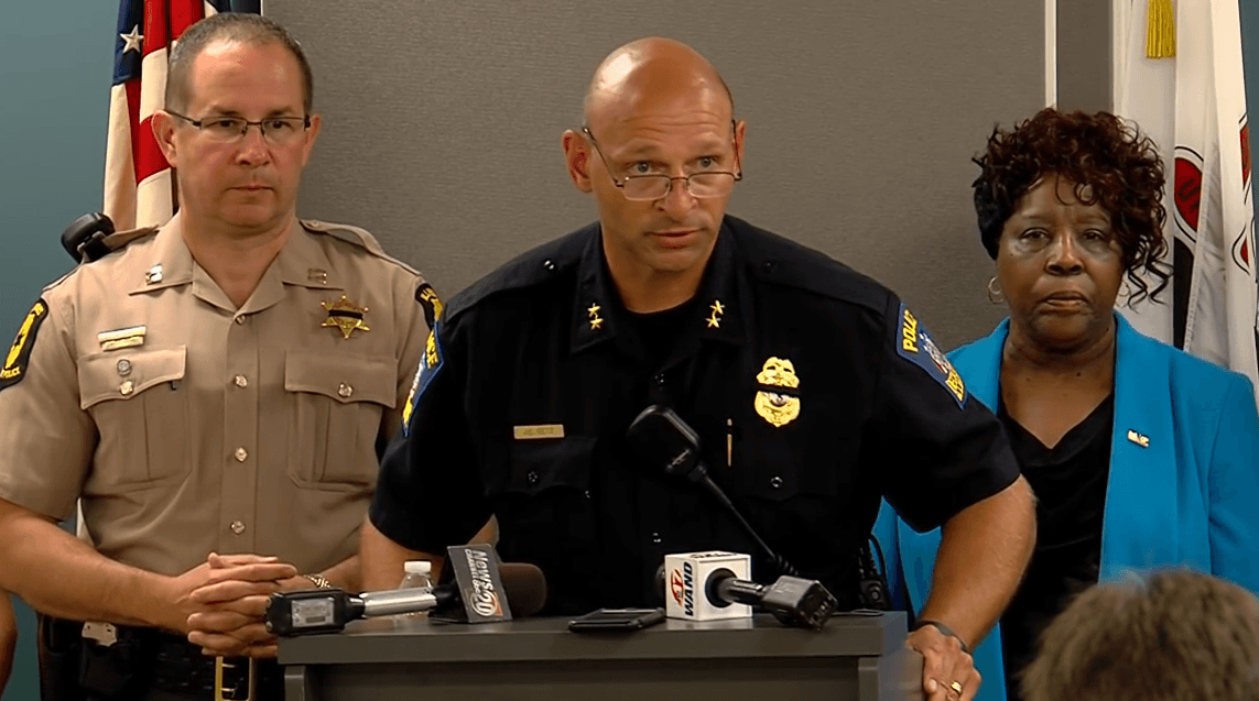 Investigan tiroteo de oficial de policía contra afroamericano en Decatur, Illinois
