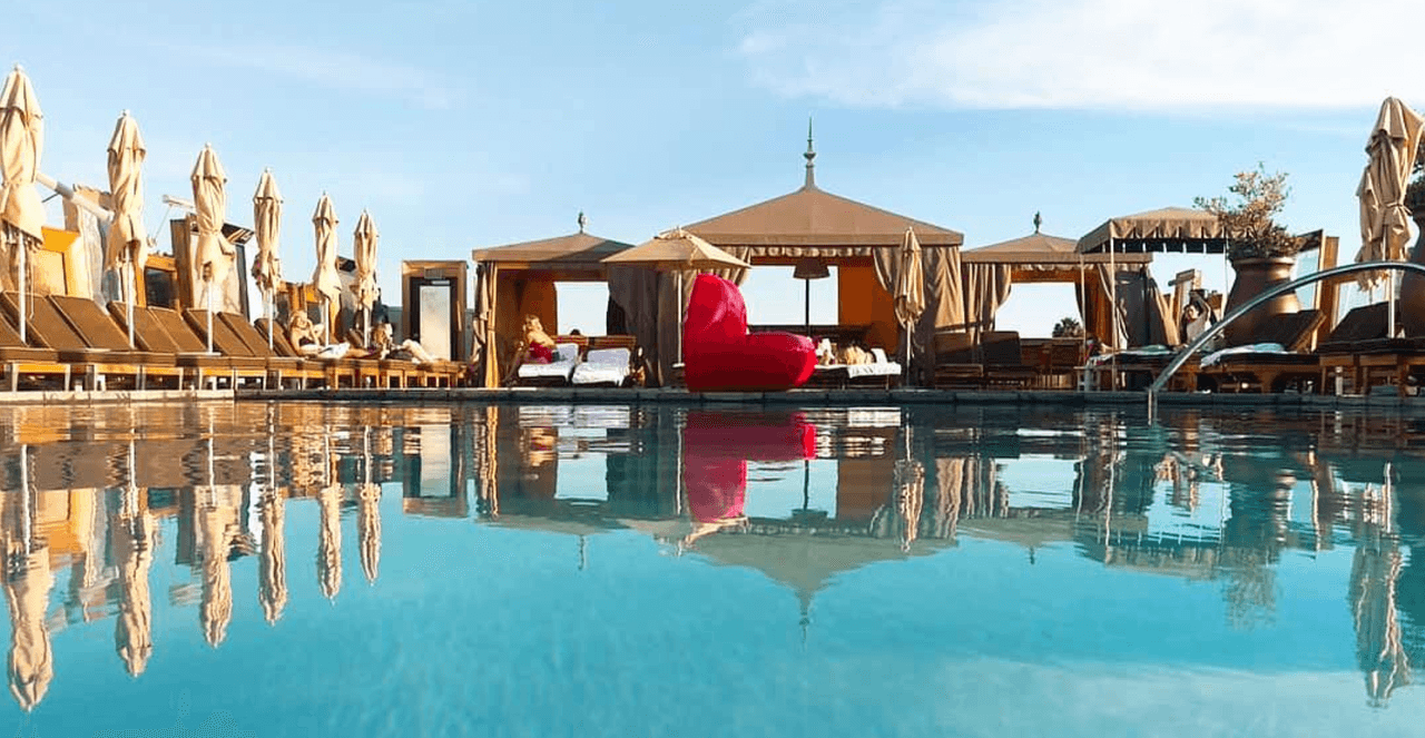 <a href="https://www.espanol.marriott.com/hotels/travel/laxls-sls-hotel-a-luxury-collection-hotel-beverly-hills/?scid=b2ae9abb-8a07-4f43-8824-5aa3ab5a7ea9&ppc=ppc&pId=ustbppc&gclid=CjwKCAjw8cCGBhB6EiwAgORey5yxsdrnFAXmnHJc5bnTrFjuQd9SFsYytZWCq57YirjtJrCwrRnadhoCT2oQAvD_BwE&gclsrc=aw.ds" target="_blank">SLS Beverly Hills</a> - Cuál es la mejor zona para hospedarse en Los Ángeles