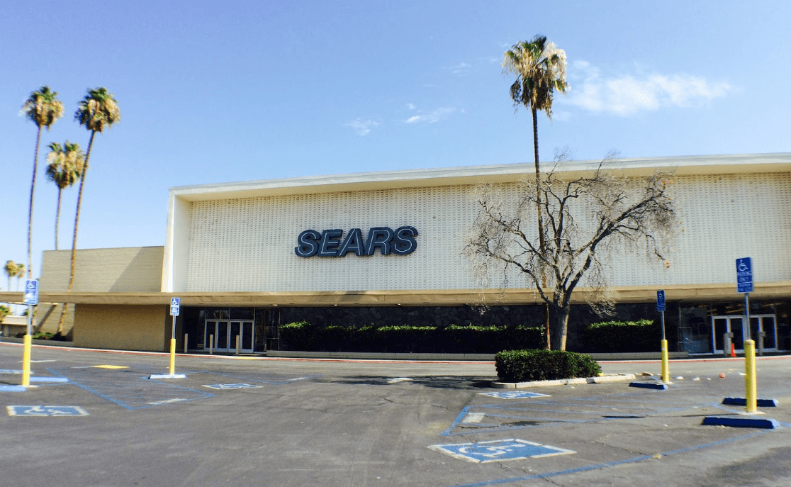 Se encuentra en el 5261 de la avenida Arlington, en
<b>Riverside</b>.