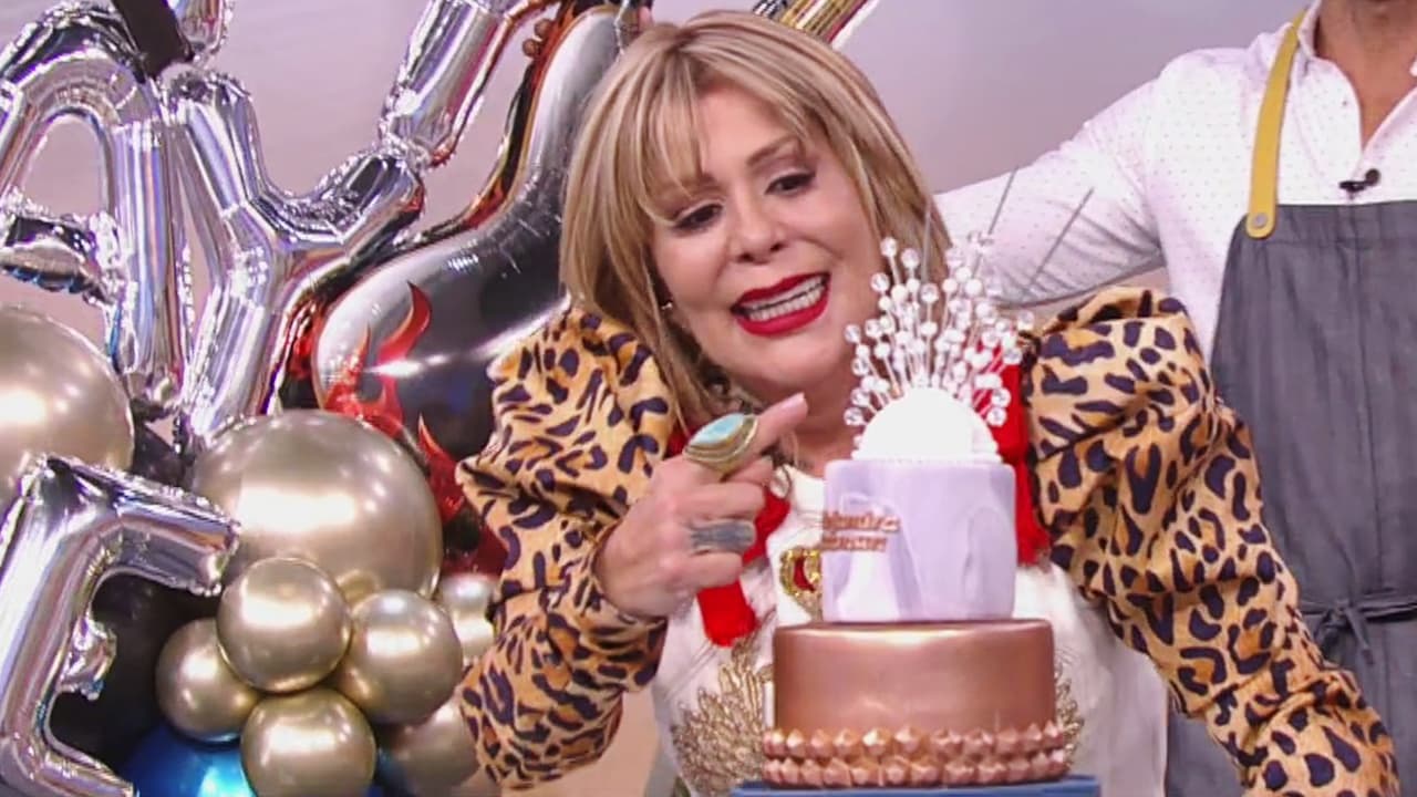 Con brincos y hasta mordida, Alejandra Guzmán celebró su cumpleaños en Despierta América
