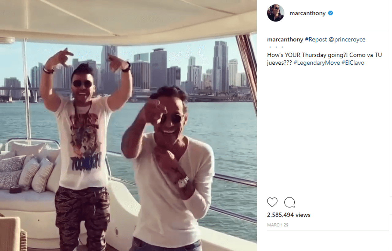 También han quedado documentadas sus fiestas con el cantante
<b><a href="https://www.univision.com/temas/prince-royce">Prince Royce</a></b> y otros famosos, incluyendo a
<b><a href="https://www.univision.com/shows/el-gordo-y-la-flaca/mientras-jlo-recogia-huevos-de-pascua-marc-anthony-gozaba-en-su-yate-con-david-y-victoria-beckham-video">David y Victoria Beckham</a></b>.