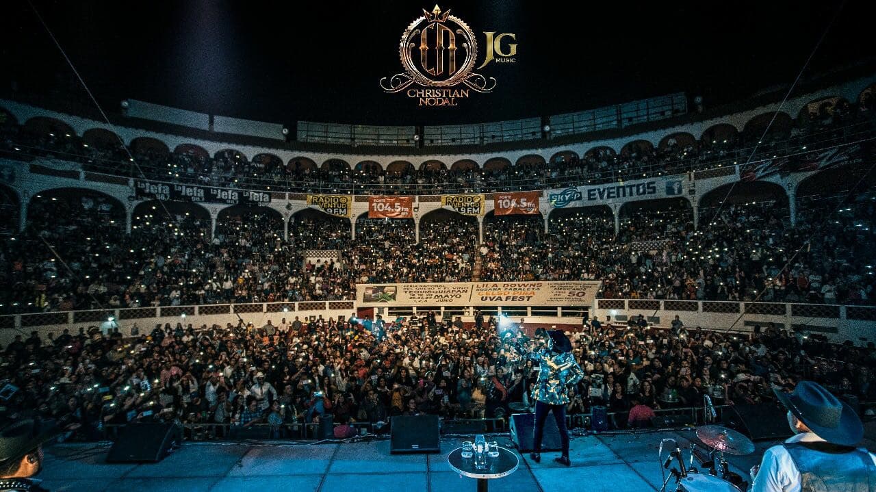 Christian Nodal, el joven originario de Caborca, Sonora (al norte de la República Mexicana) se ha convertido en la gran revelación del regional mexicano y a pesar de contar con apenas 18 años de edad, la fama no se le ha subido a la cabeza y contrario a otras figuras de la onda grupera, es un joven agradecido con la gente que lo ha apoyado desde sus inicios: sus incondicionales fans.