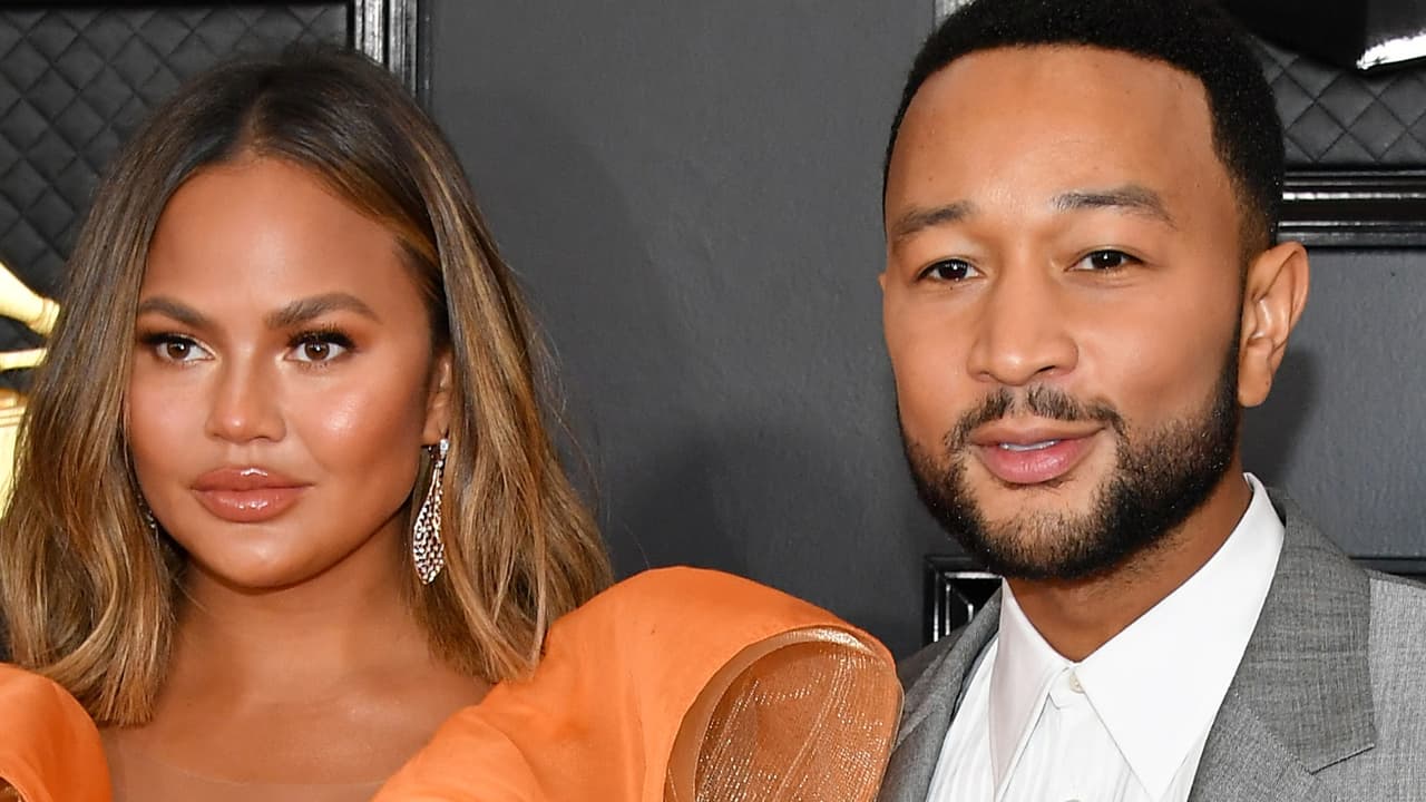 John Legend defiende a Chrissy Teigen y dice que el diseñador que la acusa de acoso falsificó los mensajes