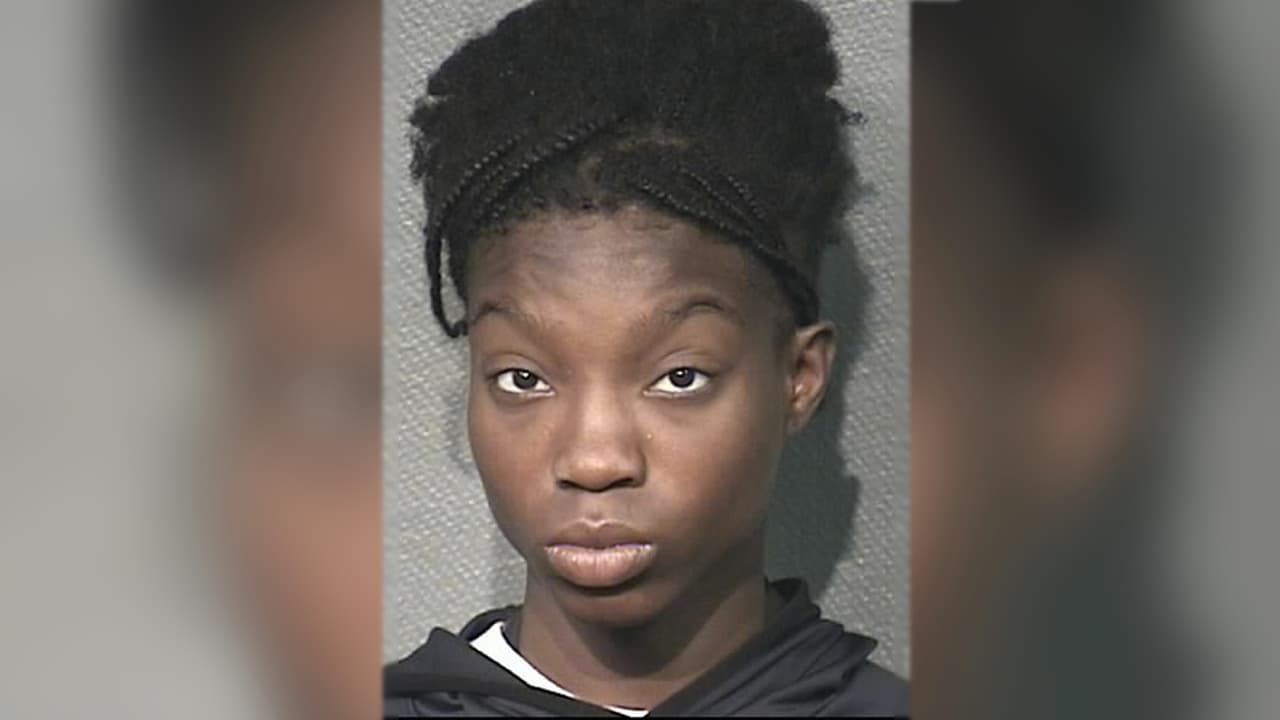 Arrestan a mujer acusada de abandonar a sus dos hijos en un apartamento del que fue desalojada