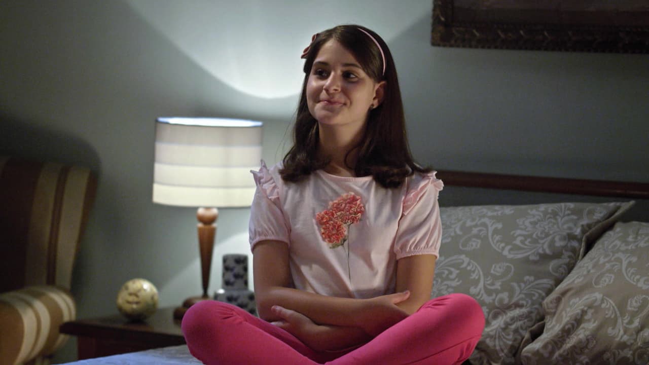 <b>Lorena</b>, es la hija menor de Raquel y César, hermana de Guto, es una pequeña jovial y cariñosa.