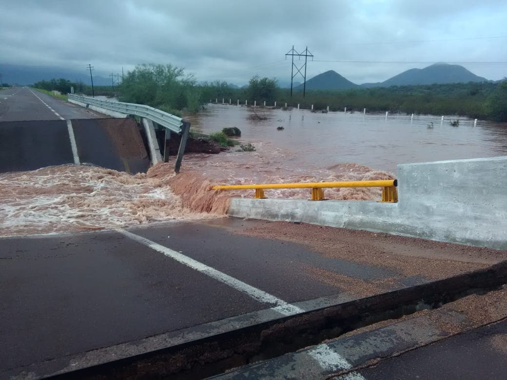 Al sur de Arizona, en Sonora, México, las lluvias han dejado una estela de daños.