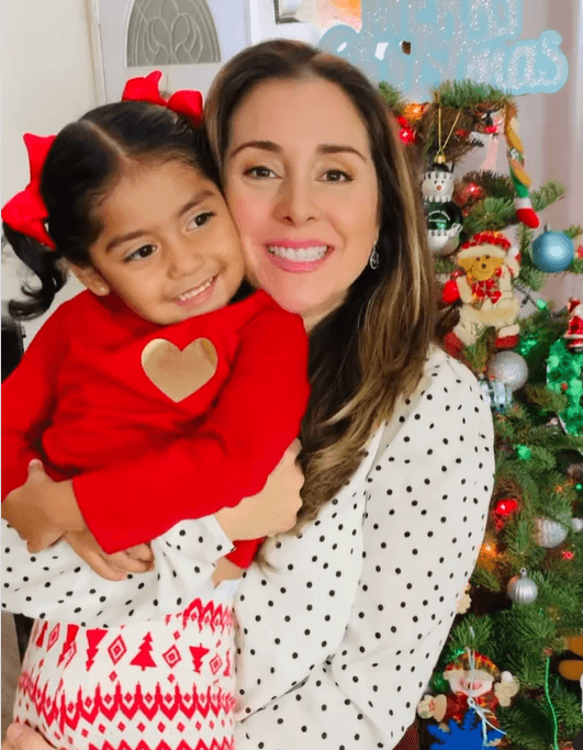 "Son de origen mexicano, yo lo quería así, y mi esposo también. Hay muchísimos mexicanos en el sistema de hogares temporales. Los ayudas, les das un buen hogar temporalmente. Para nosotros estos dos bebés son una gran bendición", contó Lozano en 2019 al programa 'De primera mano'.
<br>