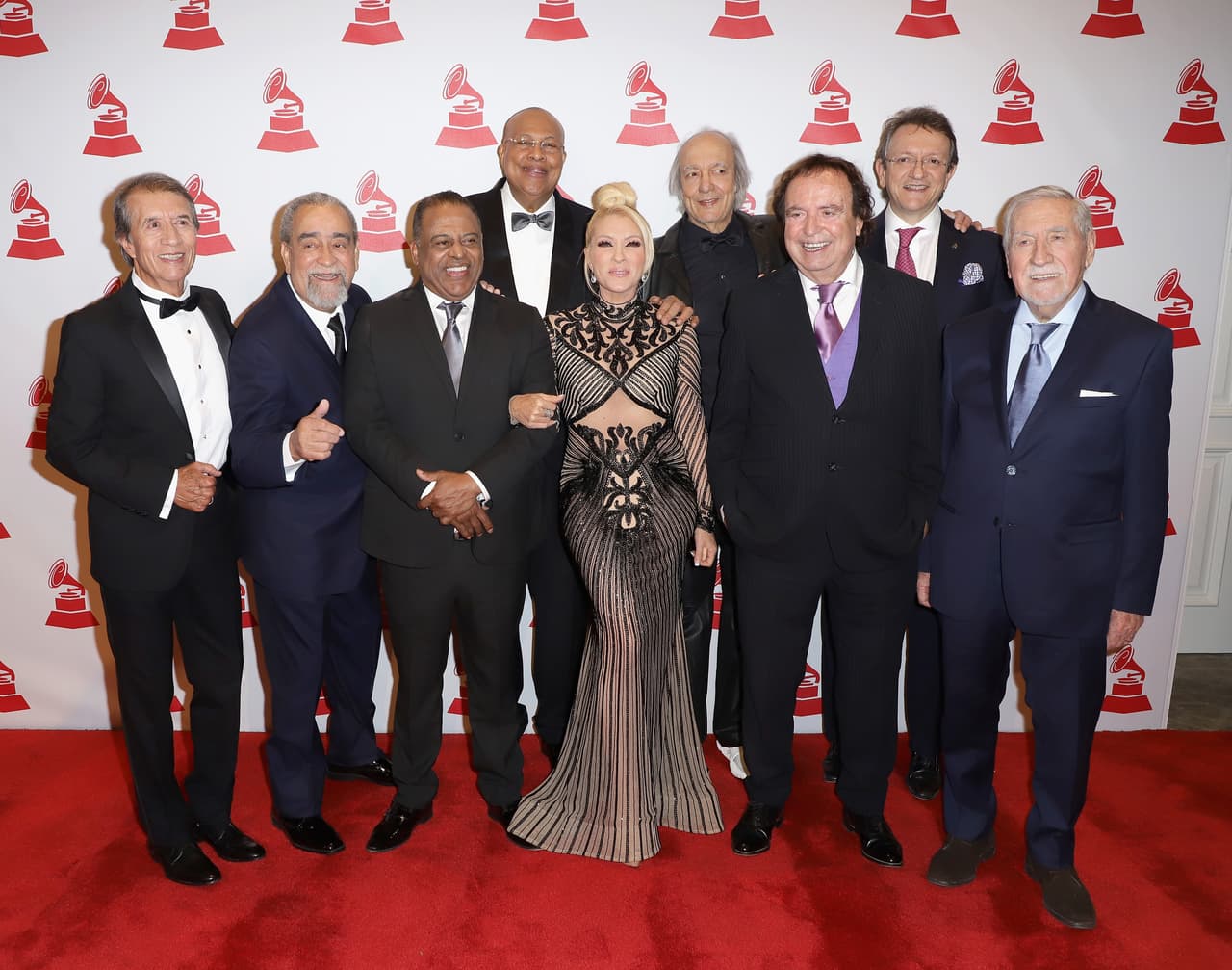 La Academia también otorgó el Premio del Consejo Directivo al ejecutivo discográfico Tomás Muñoz, a quien un problema de salud le impidió asistir a la ceremonia.