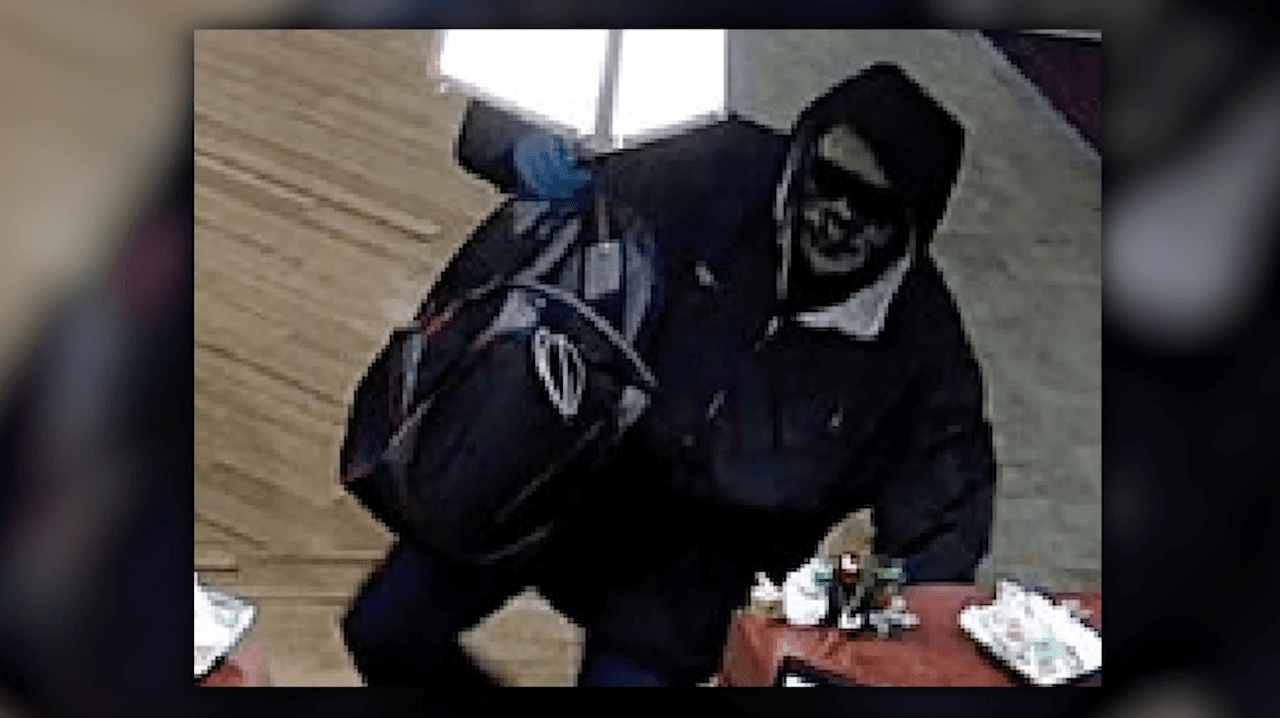 FBI busca a un ladrón en serie acusado de robar bancos en Carolina del Norte 