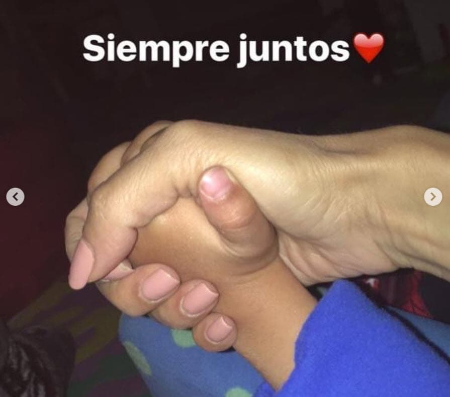 Medina dice en la demanda que Conde no estaba al pendiente de la educación del niño, que tampoco lo alimentaba y que cuando se ausentaba de su casa, el menor quedaba a cargo de la hermana de la cantante.
<br>