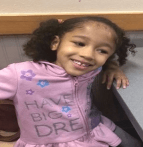 Cualquier persona con información sobre el menor, los sospechosos o el vehículo debe llamar inmediatamente al Departamento de Policía de Houston al número de teléfono 713 308 3600
<b>.</b>
<br>