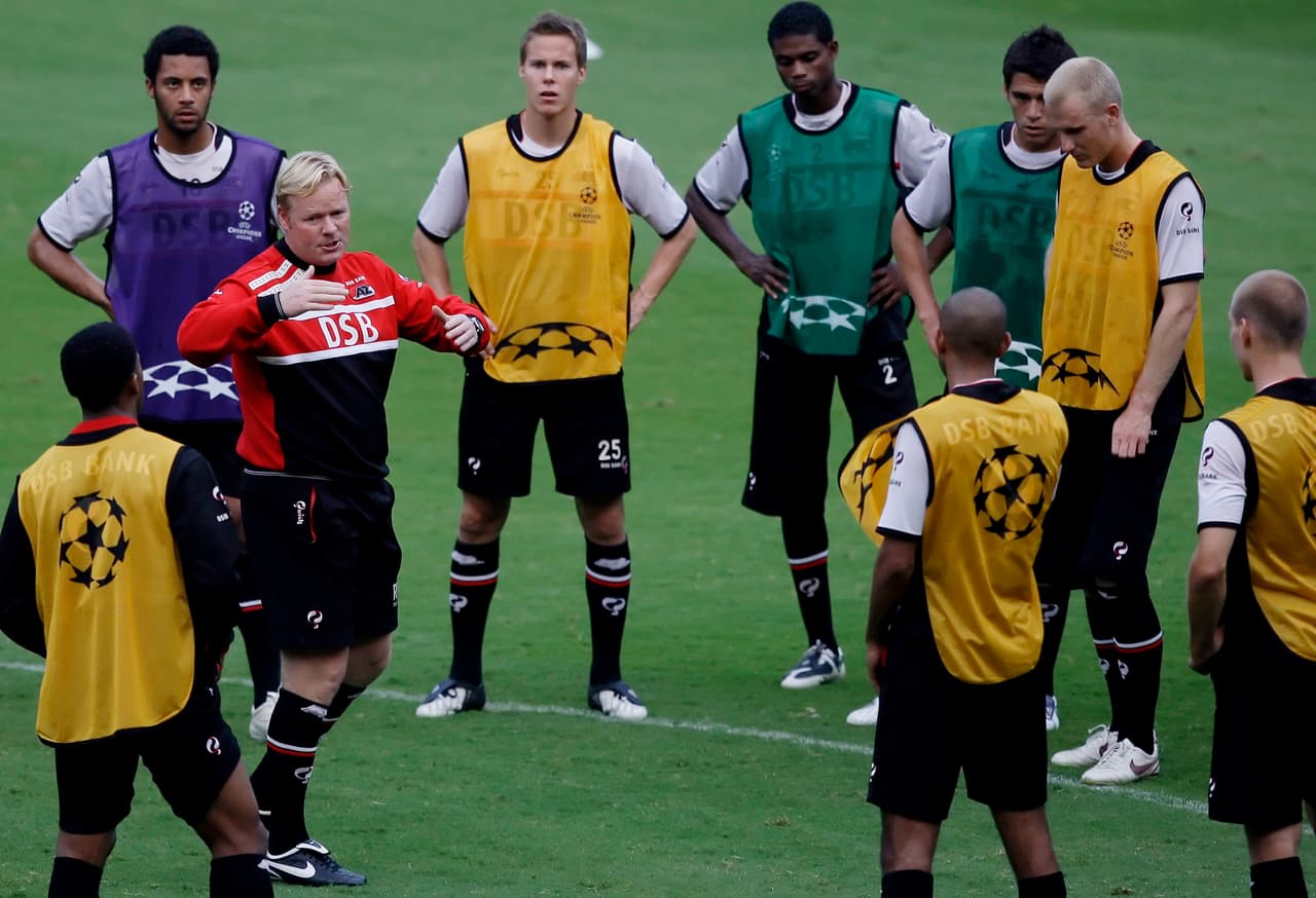 En 2009 conquistó la Supercopa de los Países Bajos dirigiendo al AZ Alkmaar.
