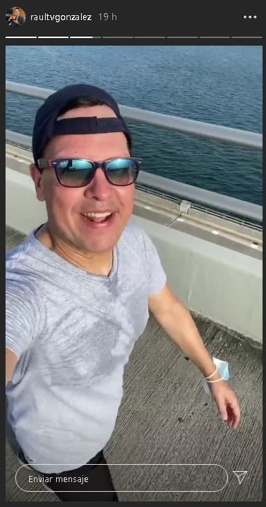 En los últimos días, Raúl ha preferido ejercitarse junto al mar y con sus seguidores de redes sociales comparte lo bien que la pasa al mismo tiempo que se pone en forma.