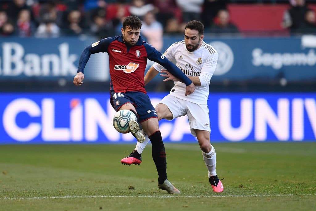 Isco, Sergio Ramos, Lucas Vázques y Jovic dieron la victoria al Real Madrid sobre el Osasuna 4-1. Un acto que llamó la atención fueron las carteras que los fanáticos del Osasuna aventaron al campo como protesta hacia la directiva del club.