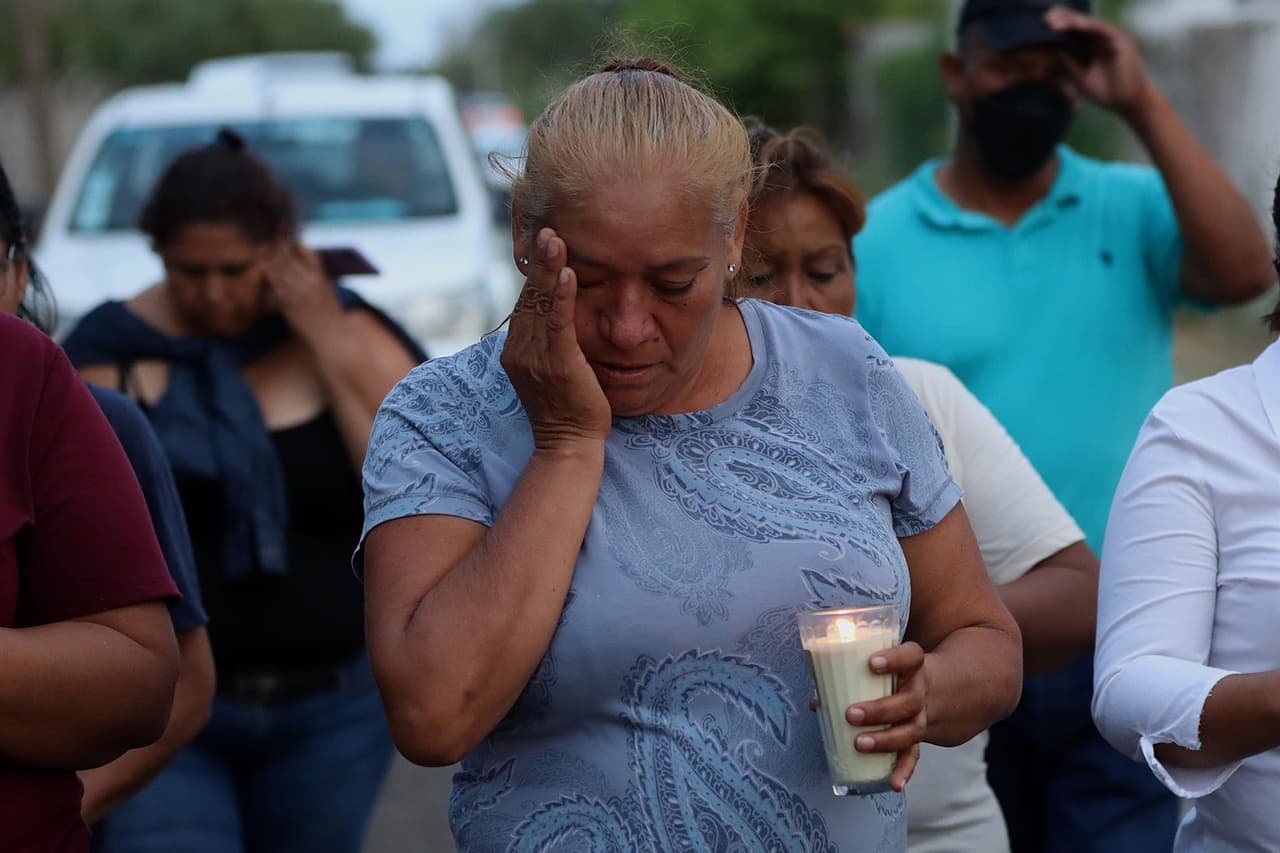 Familiares de mineros atrapados en México exigen responsabilidad a los "dueños de los pozos"