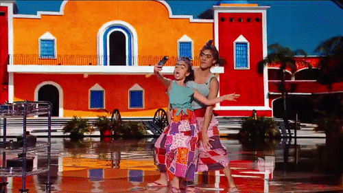 Mela La Melaza encontró a su hija perdida entre los concursantes de Pequeños Gigantes USA. Bueno, no era su hija, más bien su sobrina. 
<a href="http://www.univision.com/shows/pequenos-gigantes/impostora-melita-llego-para-darle-batalla-a-mela-la-melaza-video">Mira el divertido sketch.</a>