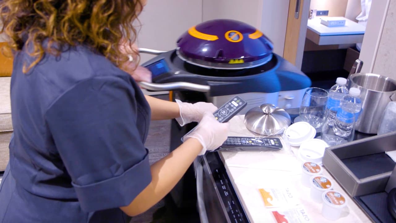 Algunos patógenos microscópicos son cada vez más resistentes a los productos químicos de limpieza, antibióticos e incluso a algunos desinfectantes para manos pero estos robots son capaces de destruirlos.