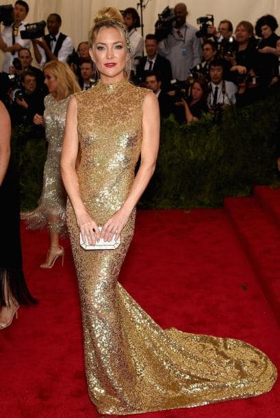 Kate Hudson eligió un vestido muy oriental del diseñador Micahel Kors y lució elegante.