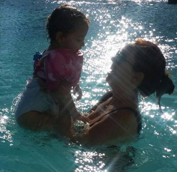 No se cansa de compartirnos los mejores momentos con sus hijas.