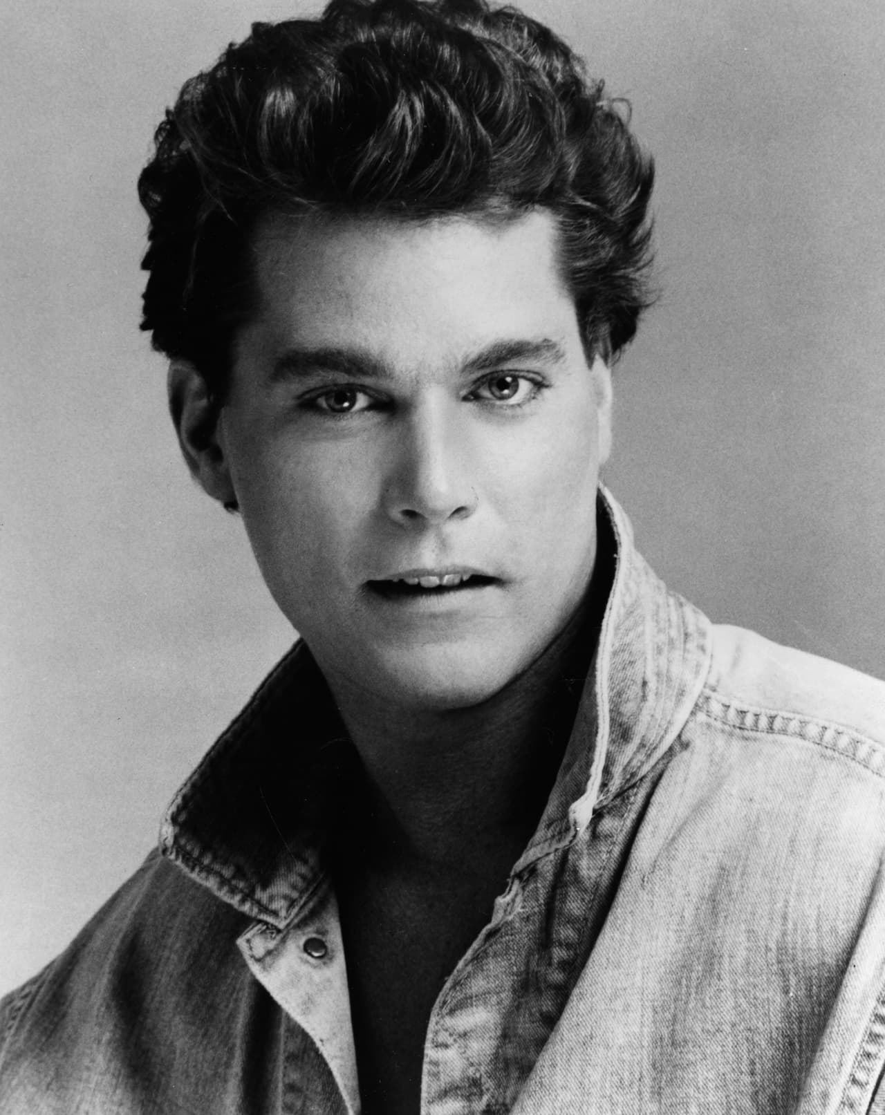 El intérprete nació el 14 de diciembre de 1954 en Newark, Nueva Jersey. Cuando tenía 6 meses de vida fue adoptado por Mary y Alfred Liotta de un orfanato.