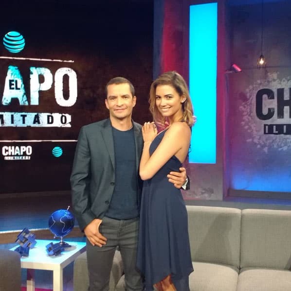 <b>Juan Carlos Olivas y Abril Schreiber </b>fueron esposos dentro de la historia, ambos relataron cómo se grabó la impactante escena en donde 
<b><a href="http://www.univision.com/series/el-chapo/esta-escena-es-tan-fuerte-que-la-eliminaron-de-el-chapo-ahora-te-la-mostramos-en-exclusiva">'El Güero' descubre la cabeza de 'Guadalupe' dentro de una hielera.</a></b>