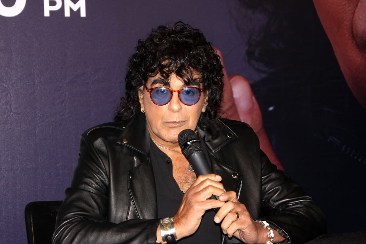 "El reggaetón se hace con una maquinita y un corrector de afinación vocal, me parece nefasto eso, feo y una burla al público", señaló en plática con Televisa Espectáculos.