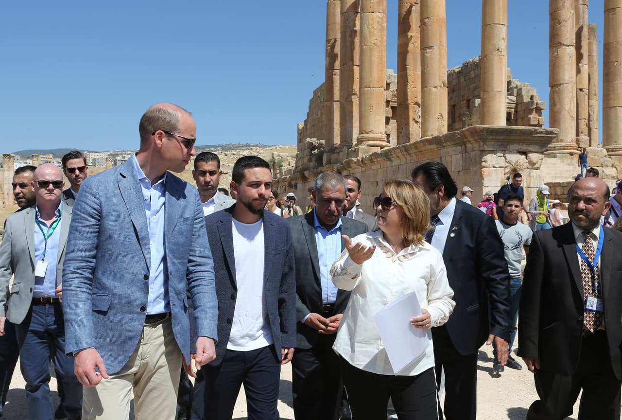 Durante esta gira real William hizo un pequeño homenaje a Kate durante el recorrido que realizó por las ruinas de Jerash, uno de los sitios arqueológicos más famosos del país.
<br>