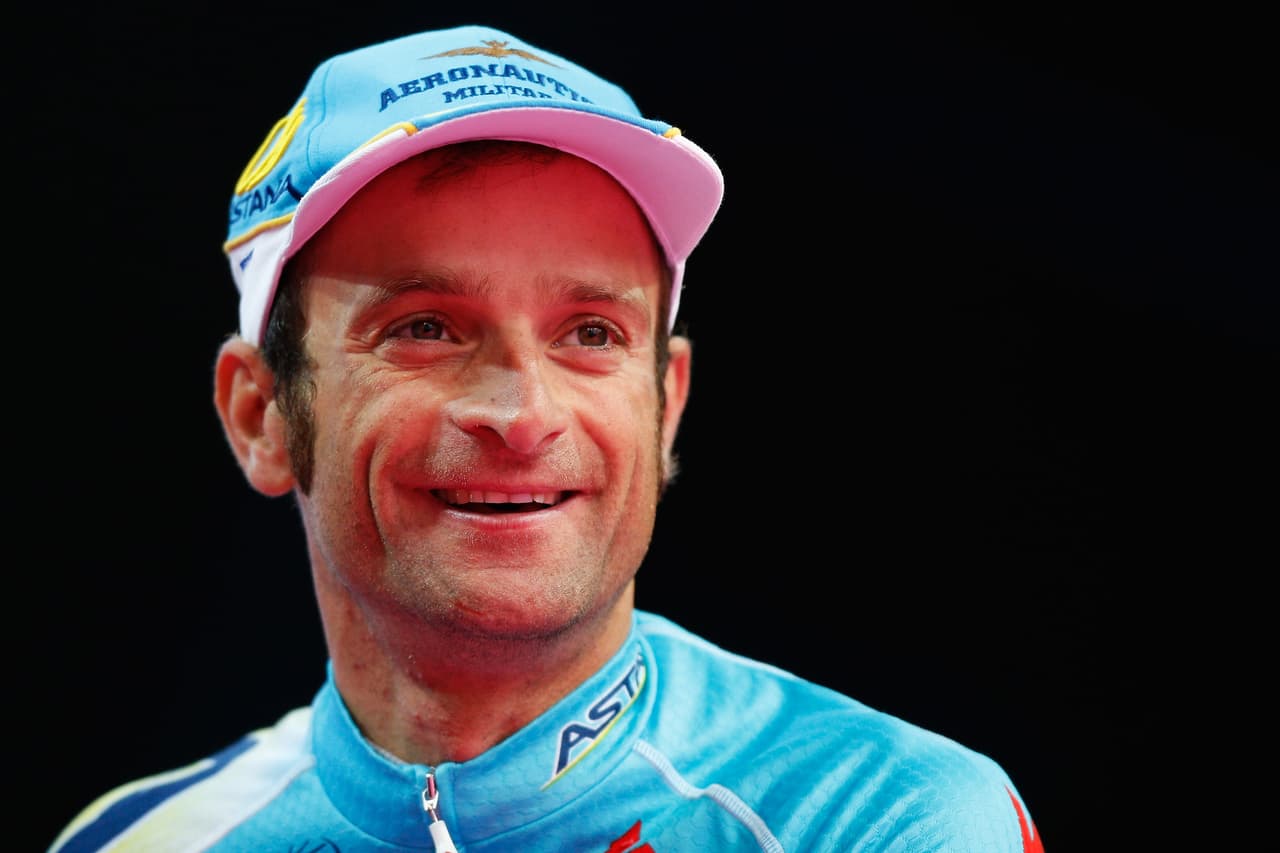 <b>Michele Scarponi</b>: ciclista profesional italiano que perdió la vida a los 37 años al ser arrollado por una furgoneta, mientras entrenaba en Ancona. Su mayor triunfo lo logró en 2011, al ganar el Giro de Italia.
<br>
<br>