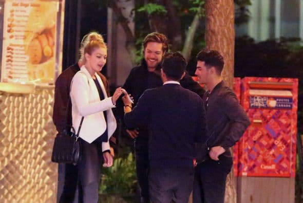 Si bien, un par de amigos estuvieron junto a ellos en todo momento.