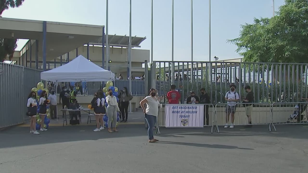 Clínicas móviles de vacunación contra el coronavirus harán un recorrido por las escuelas públicas de Los Ángeles