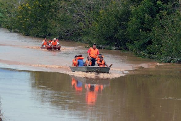 "Hay condiciones de lluvias en todo el país y se nos está formando un sistema de baja presión en el Golfo de Honduras (Caribe) y tenemos los efectos aún de Matthew que está alongando vaguadas y transportando mucha humedad", dijo Ezequiel Oliva, del Servicio Meteorológico Nacional de Honduras.