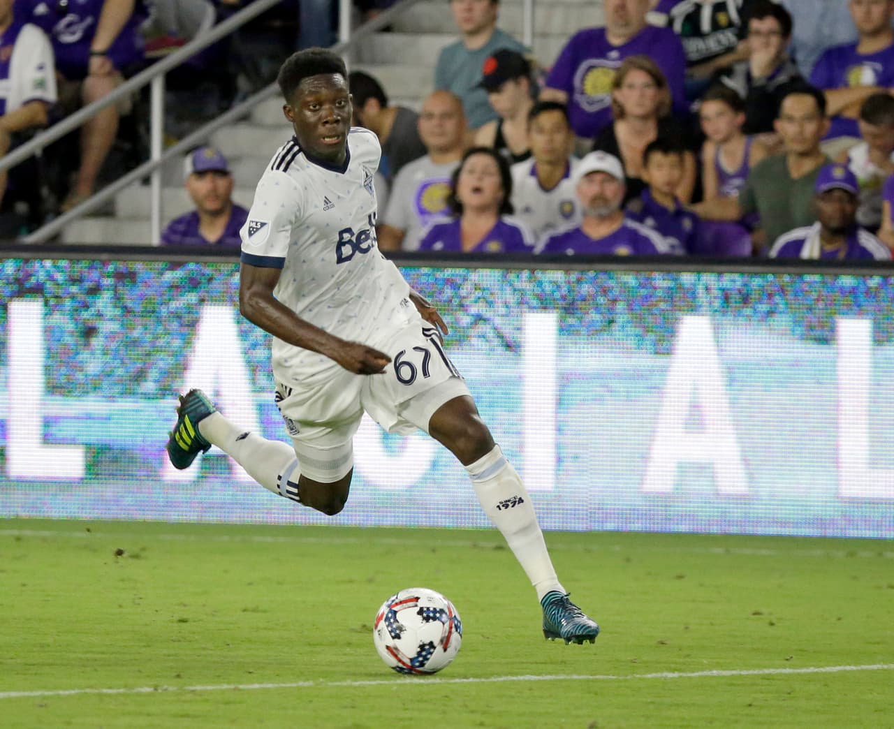 Su talento y disciplina en el futbol lo hicieron sobresaliente, así como su velocidad explosiva llamó la atención de los Vancouver Whitecaps.