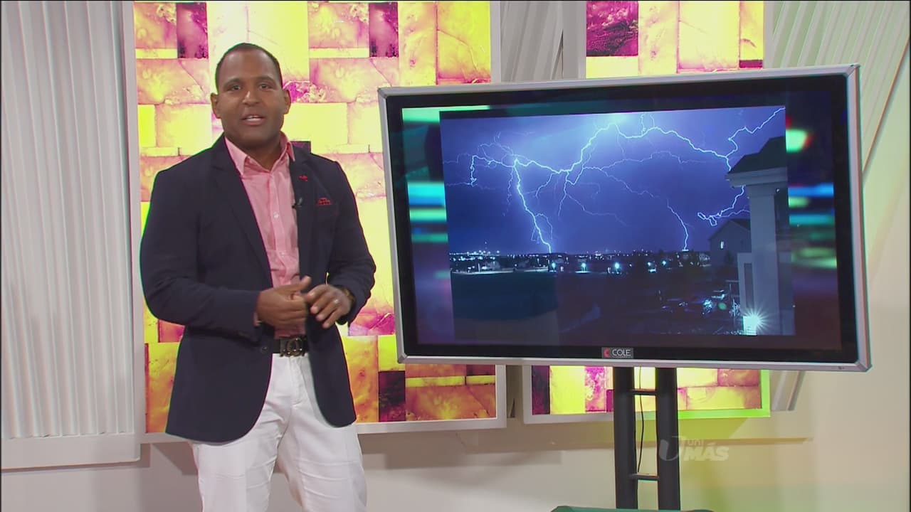 Y por superto, recordó sus inicios como presentador del tiempo.