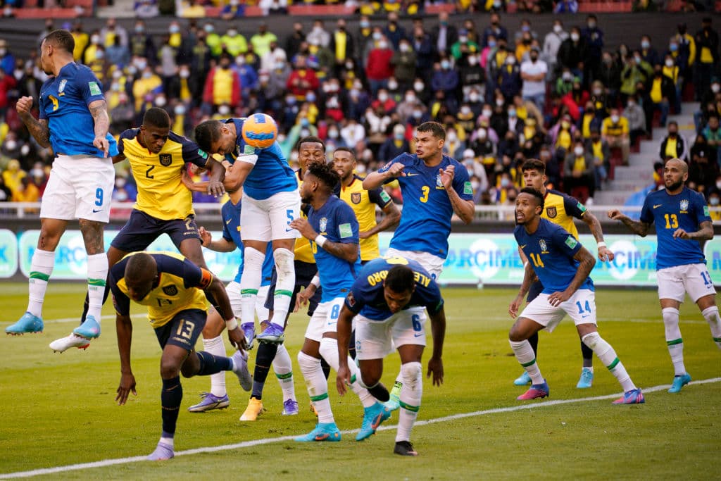 Con gol de Félix Torres al minuto 75, Ecuador evita la derrota y fuerza el tercer empate de lis líderes Brasileños tras cerrar el encuentro igualados 1-1.