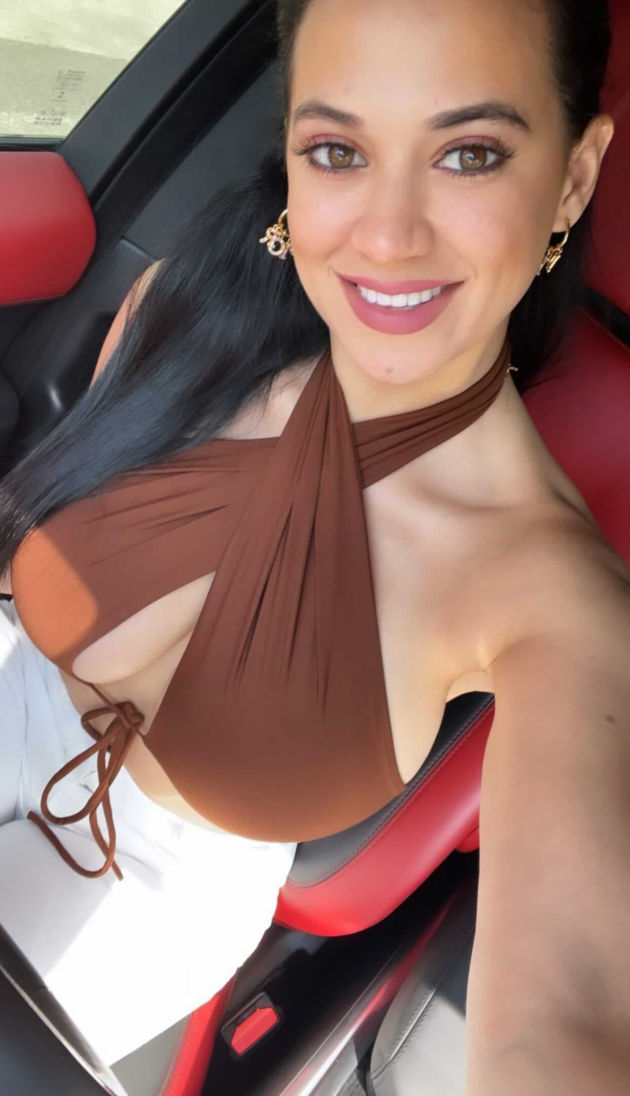 Nos regaló selfies así como siempre nos encantan y ella es experta de tomárselas.