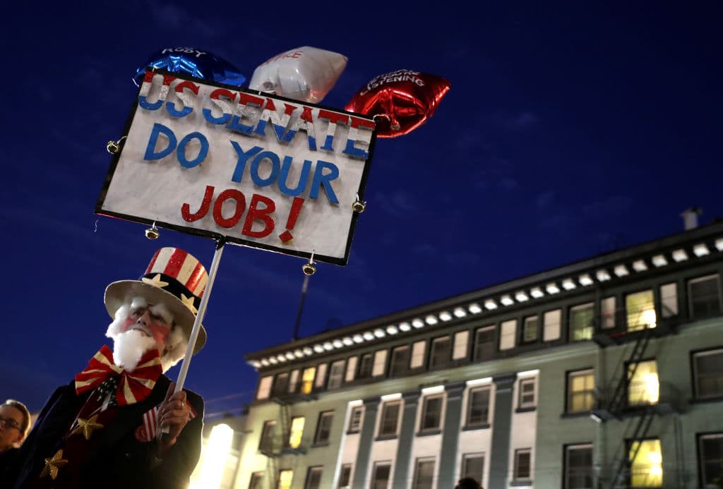 Según los representantes demócratas y medios estadounidences, el actual jefe de la casa interpuso sus propios intereses al pedir a una nación extrajera - Ukrania- investigar a un contendiente político como favor personal.